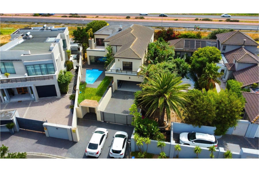 7 Bedroom Property for Sale in Sunset Beach Western Cape